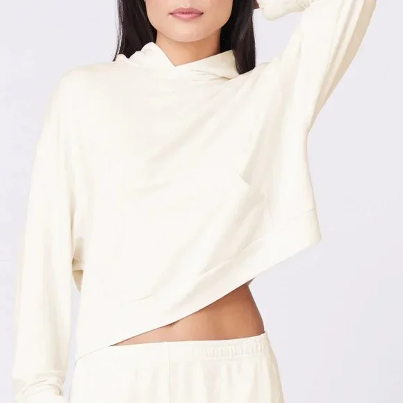 MONROW ARCHIVES Supersoft Fleece Girlfriend Pullover In Buttercream - Picture 1 of 6